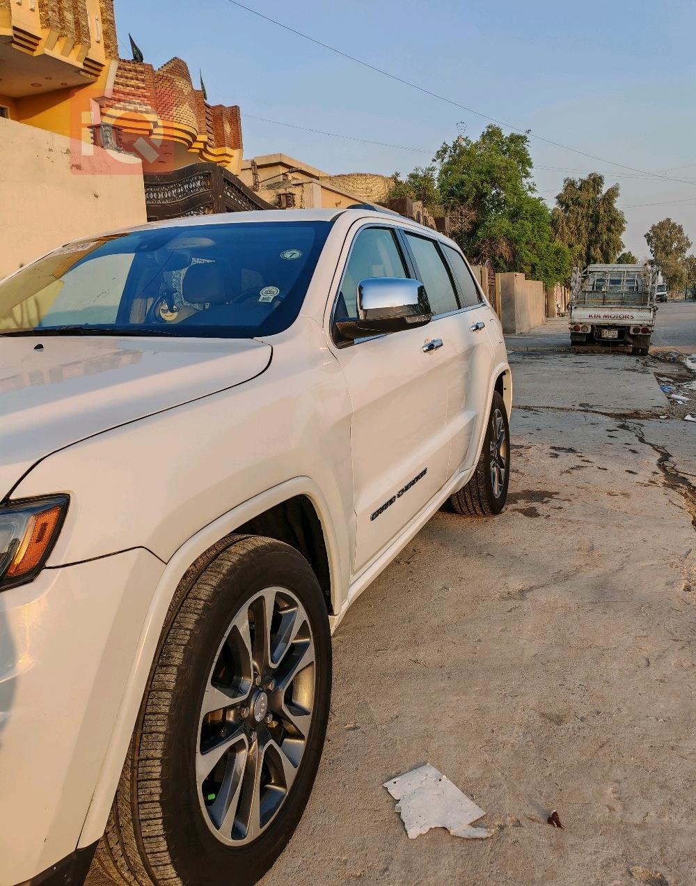 جیپ گراند شیرۆکی